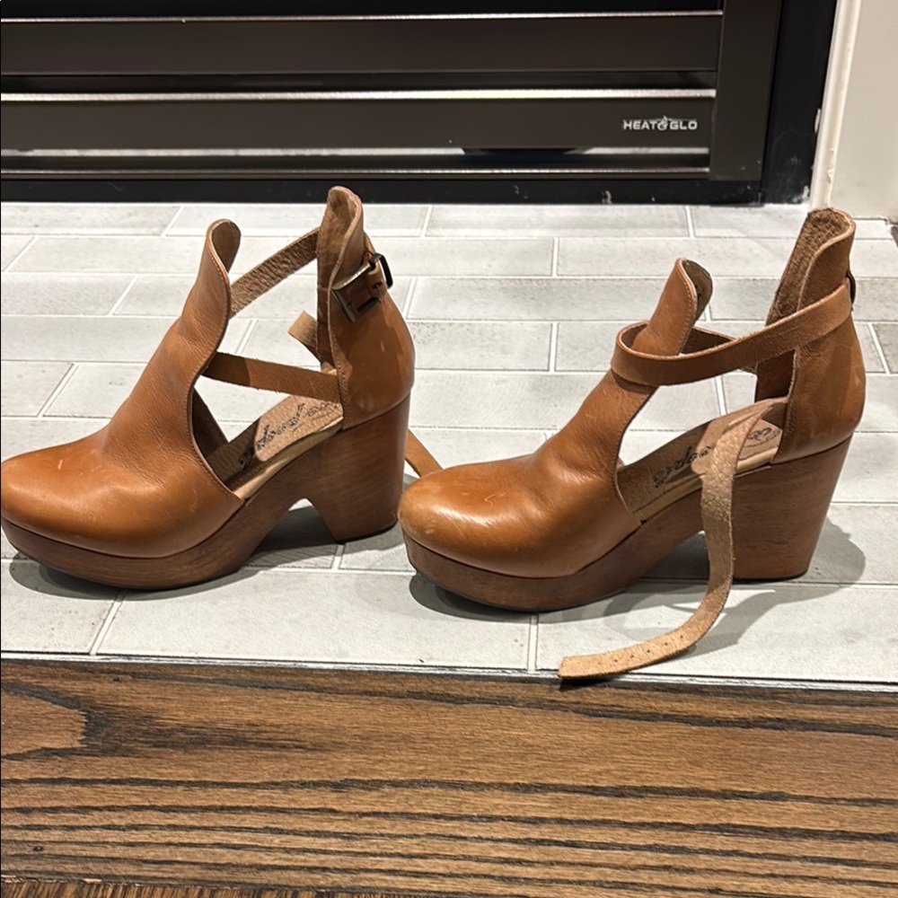 Free People Cedar Clog in Tan Size 37